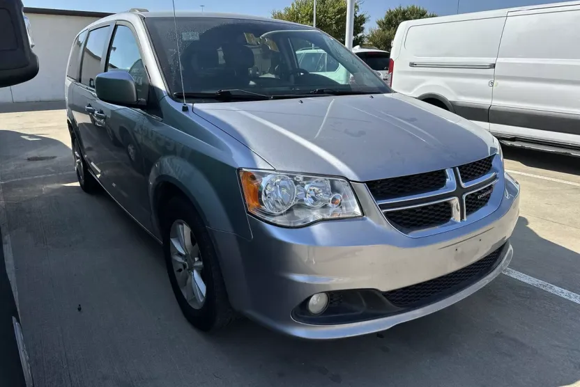 2019 Dodge Grand Caravan SXT photo 1