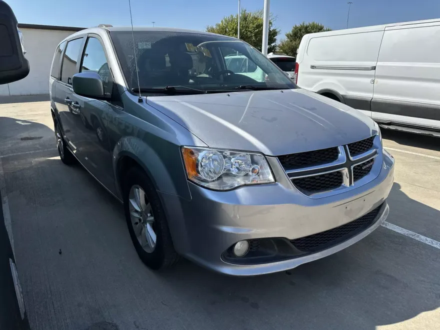 2019 Dodge Grand Caravan SXT photo 1