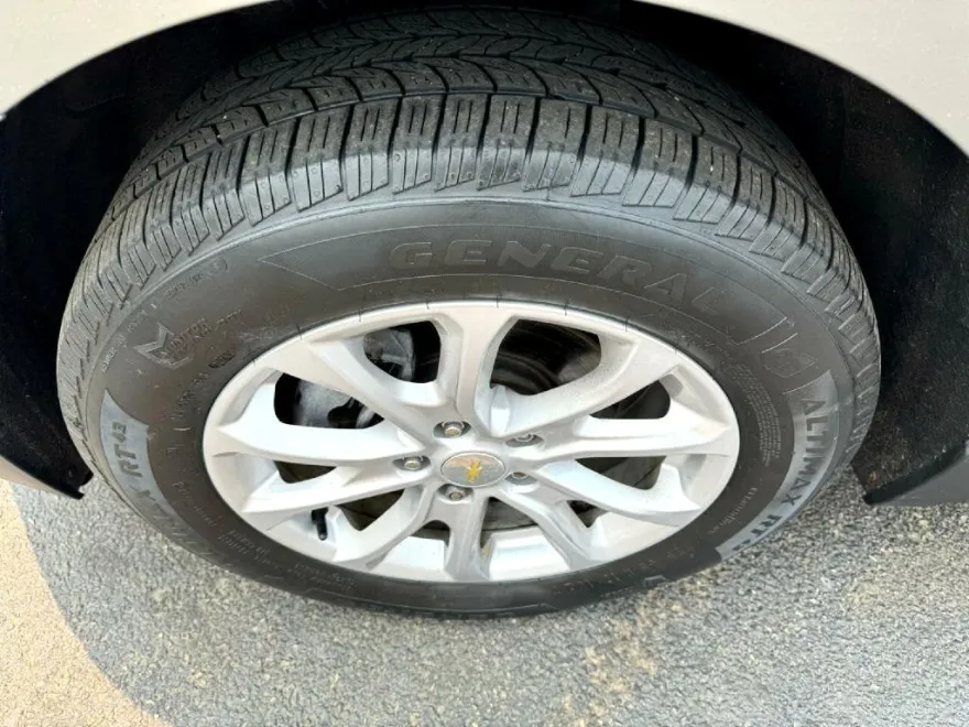 2019 Chevrolet Equinox LT photo 1