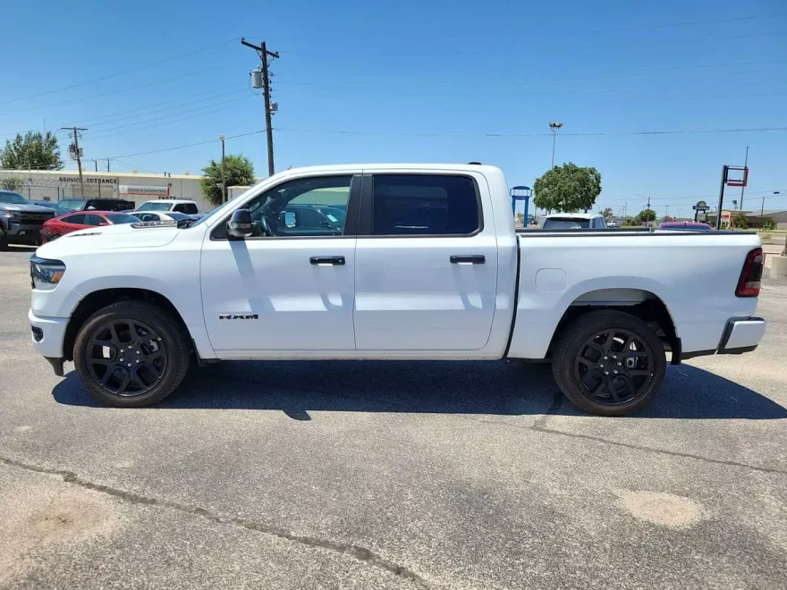 2024 Ram 1500 Laramie photo 3