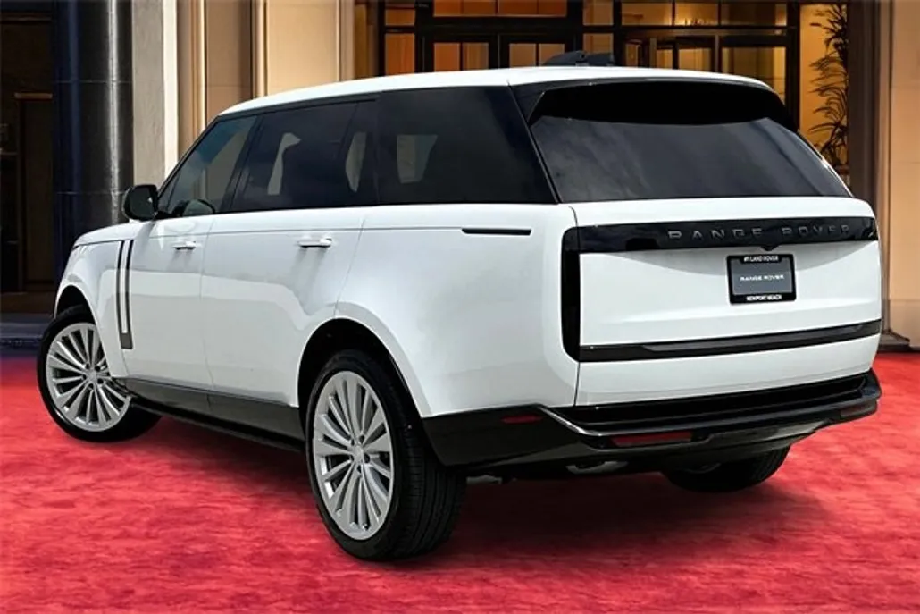 2025 Land Rover Range Rover SE photo 1