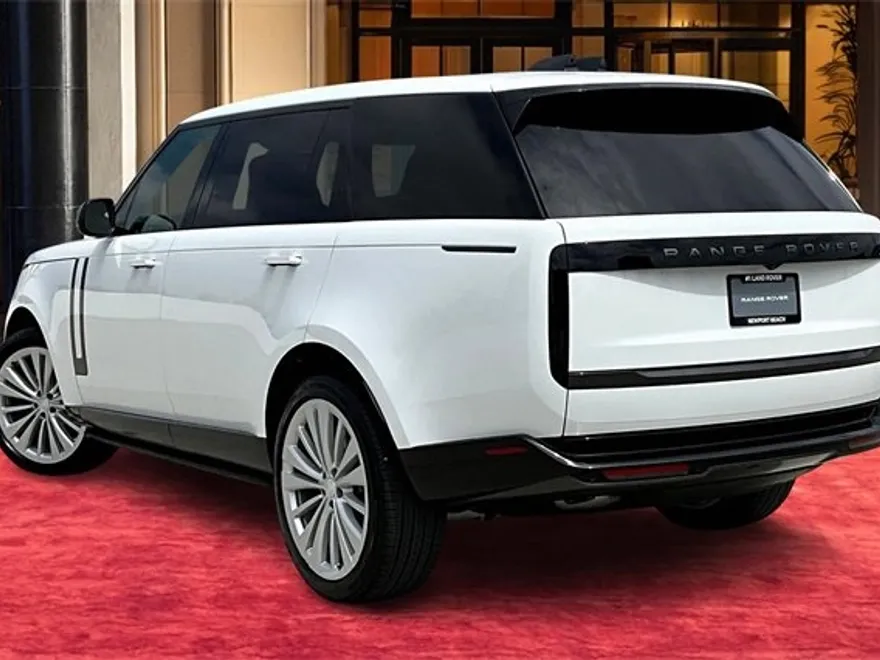 2025 Land Rover Range Rover SE photo 1