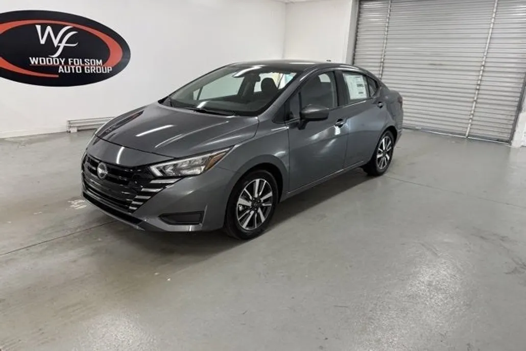 2025 Nissan Versa SV photo 1
