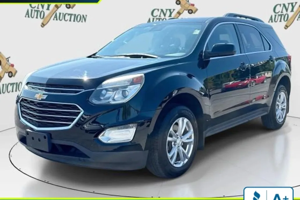 2017 Chevrolet Equinox LT photo 1