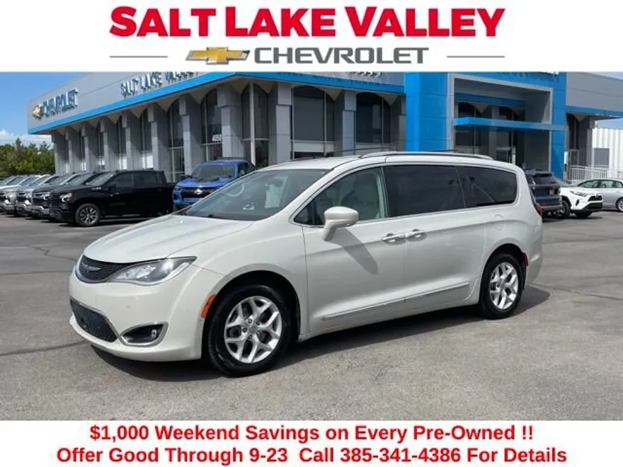 2017 Chrysler Pacifica Touring Plus photo 1