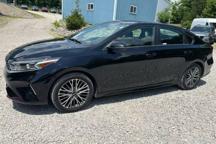 2022 Kia Forte GT-Line photo 1