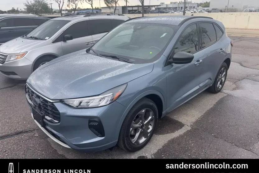 2023 Ford Escape ST-Line photo 1
