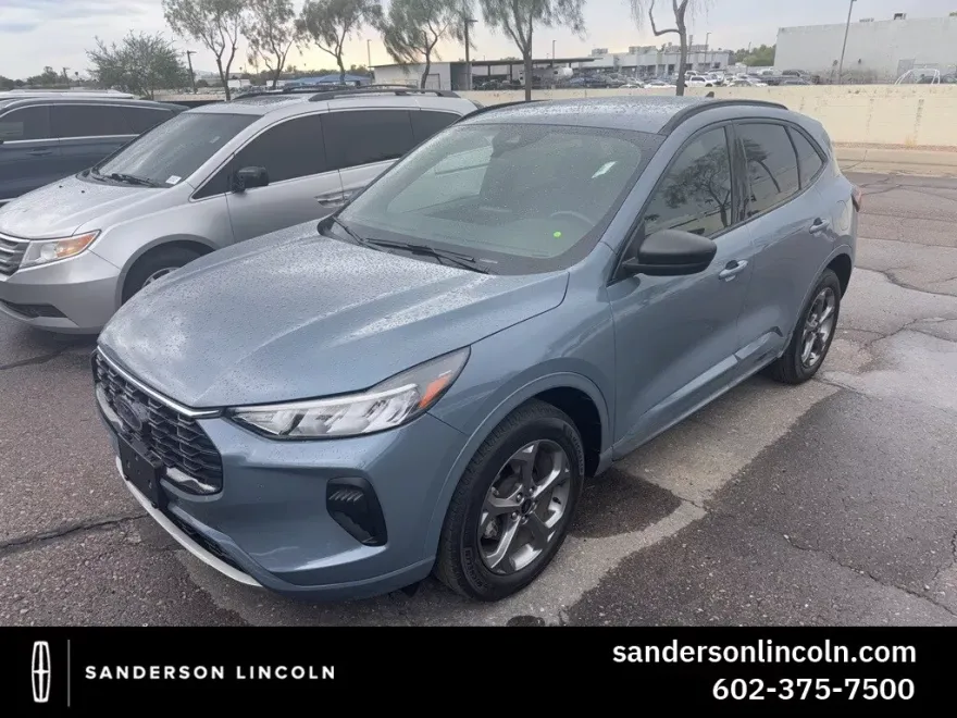 2023 Ford Escape ST-Line photo 1