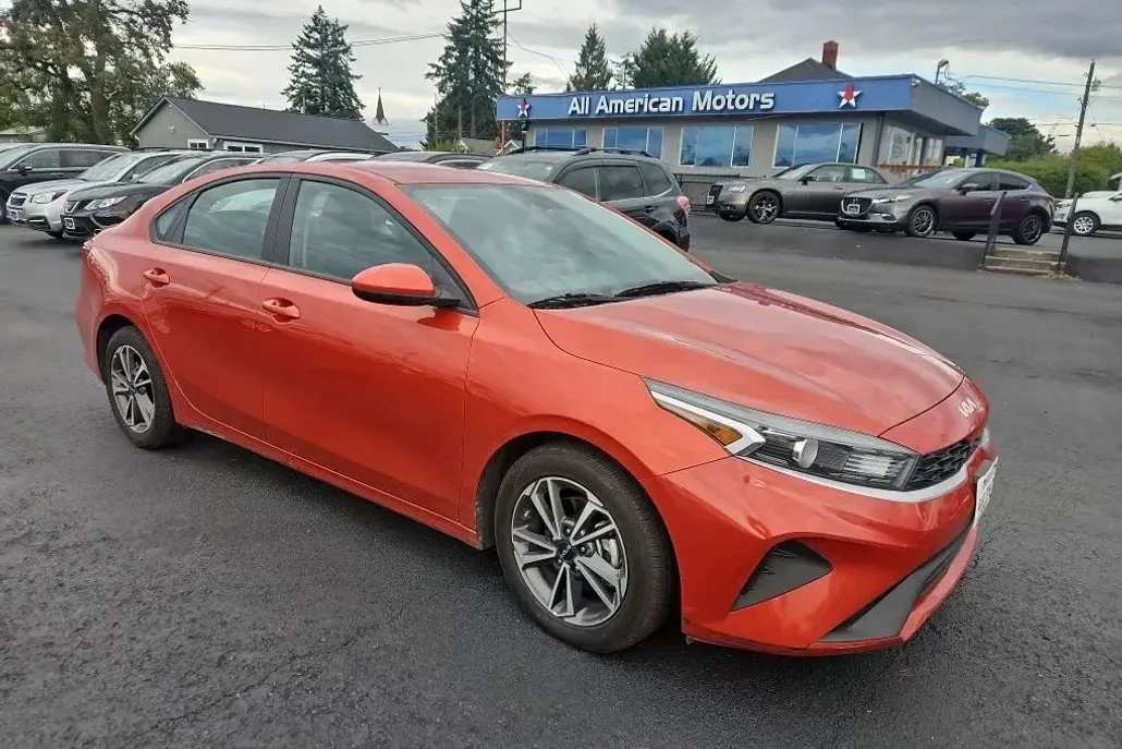 2023 Kia Forte LXS photo 1