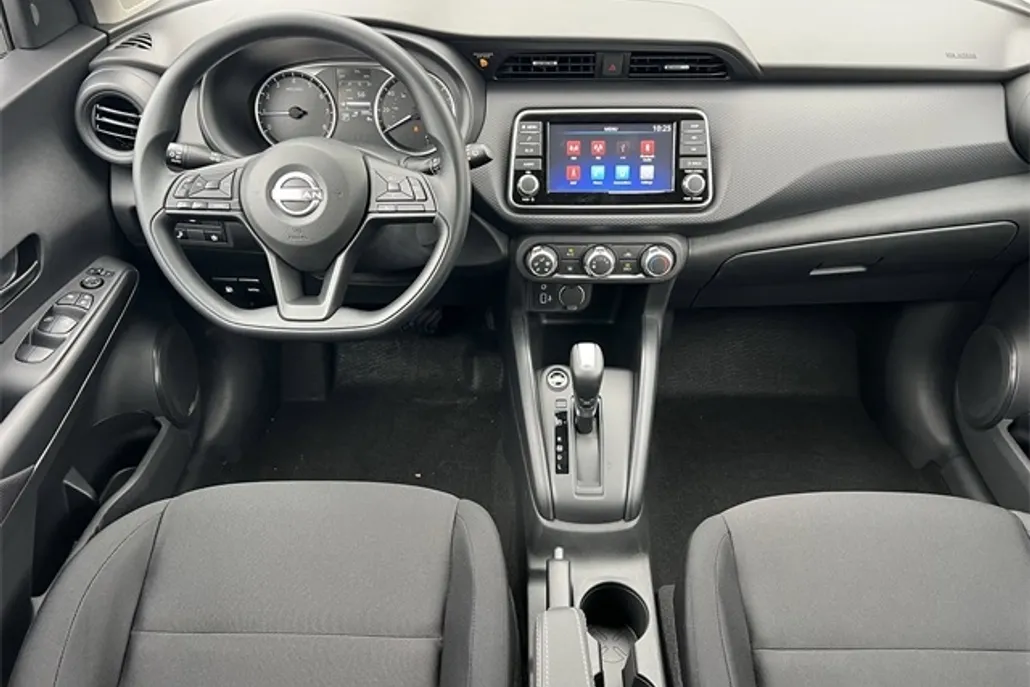 2025 Nissan Kicks Play S photo 1