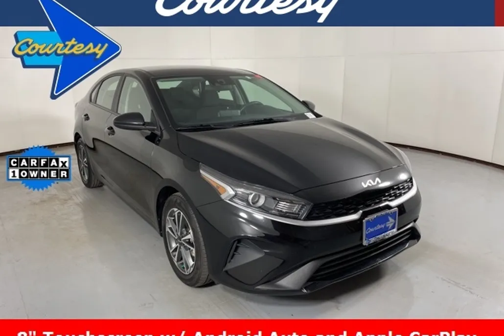 2024 Kia Forte LXS photo 1