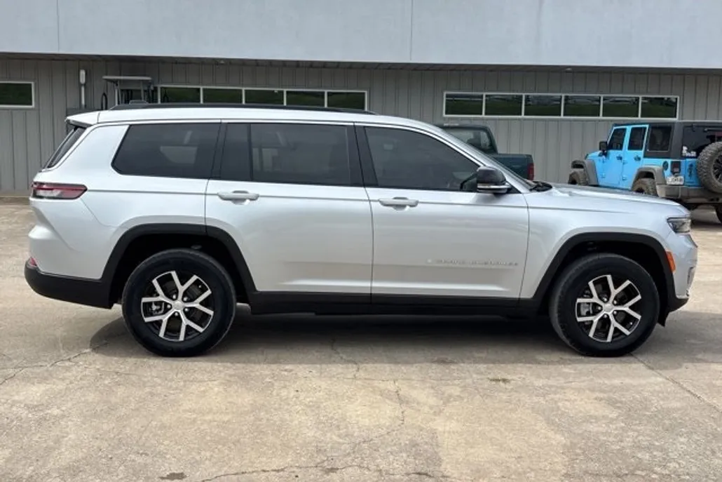 2025 Jeep Grand Cherokee Limited photo 1