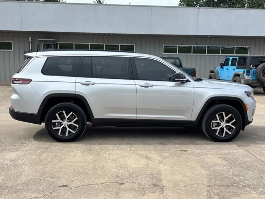 2025 Jeep Grand Cherokee Limited photo 1