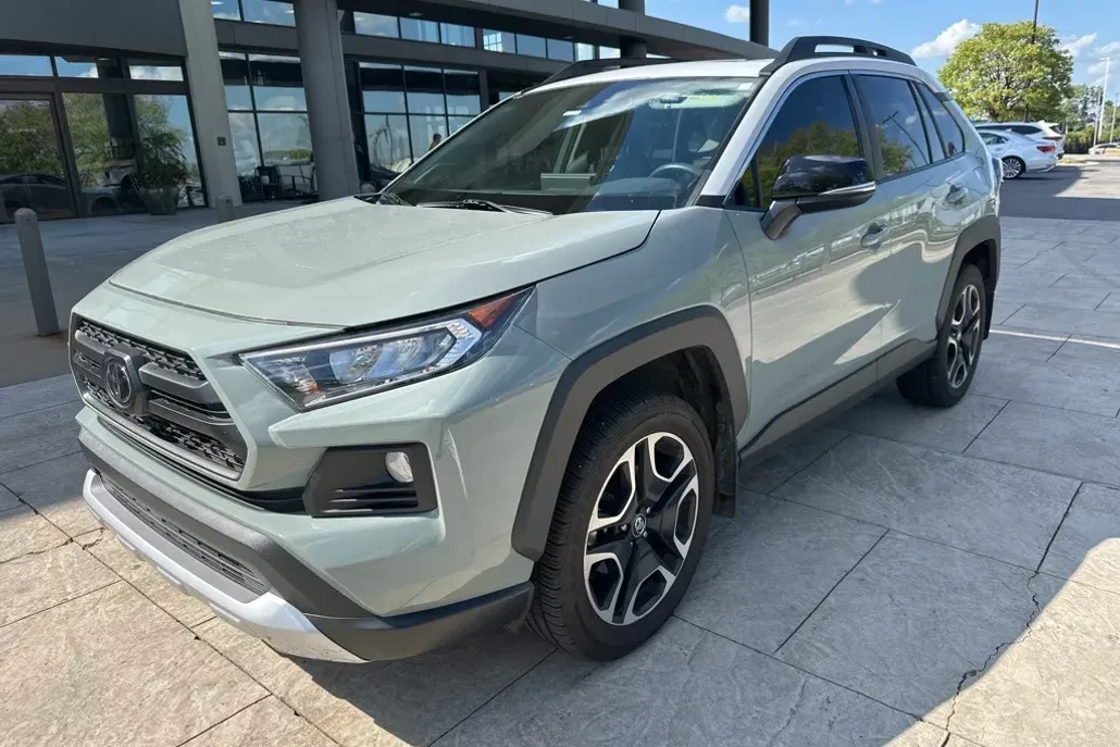 2019 Toyota RAV4 Adventure photo 1