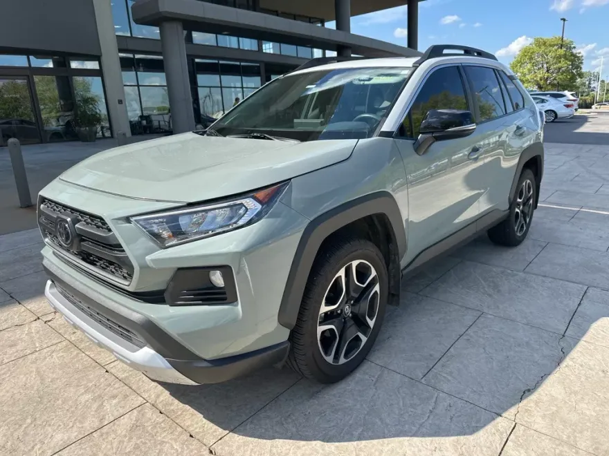 2019 Toyota RAV4 Adventure photo 1