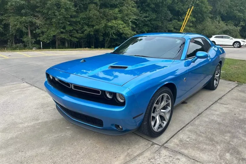 2015 Dodge Challenger SXT Plus photo 1
