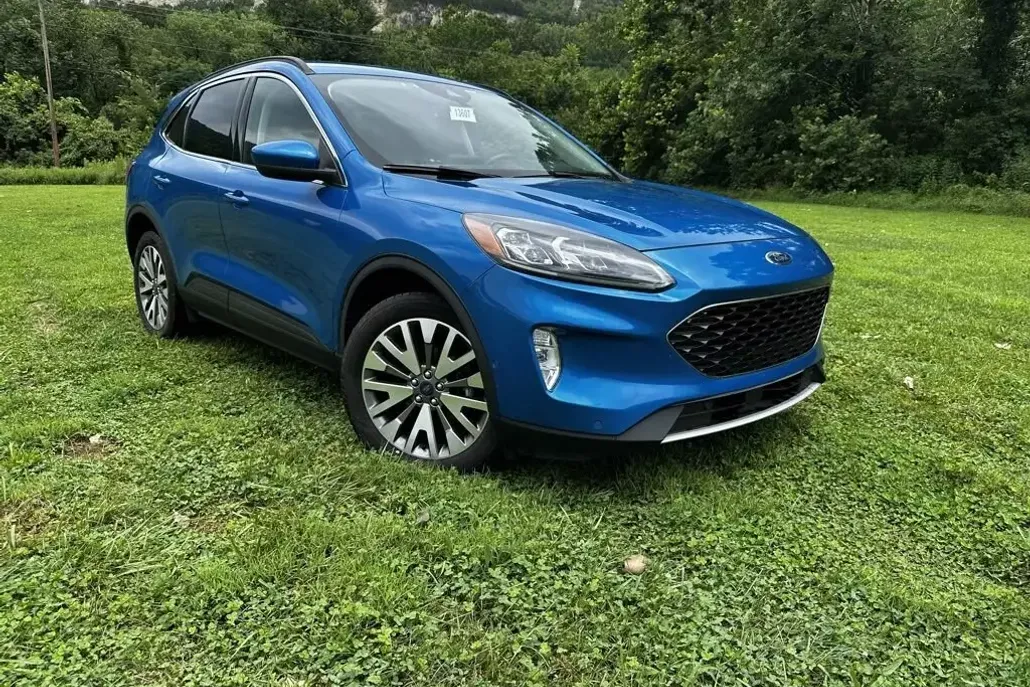2021 Ford Escape Titanium Hybrid photo 1