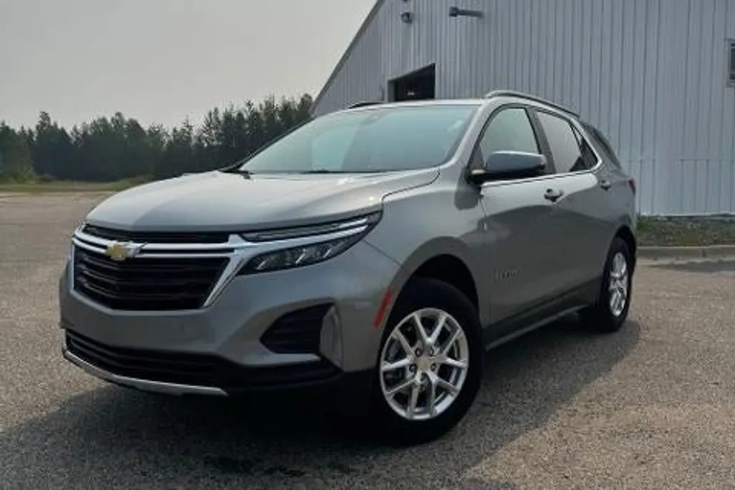 2024 Chevrolet Equinox LT photo 1