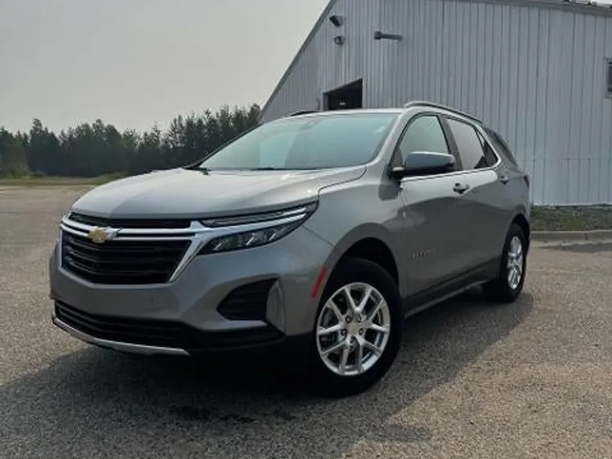 2024 Chevrolet Equinox LT photo 1