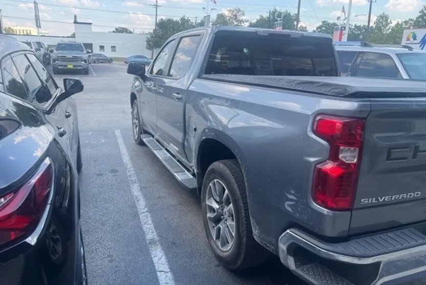 2021 Chevrolet Silverado 1500 LT photo 1