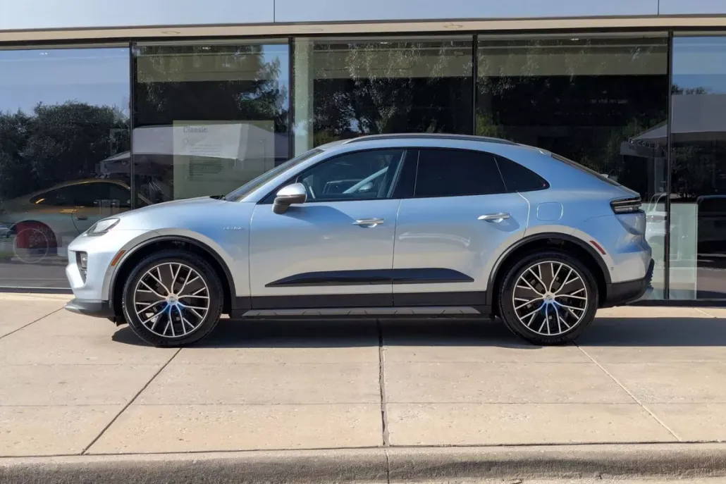 2025 Porsche Macan Electric 4 photo 1