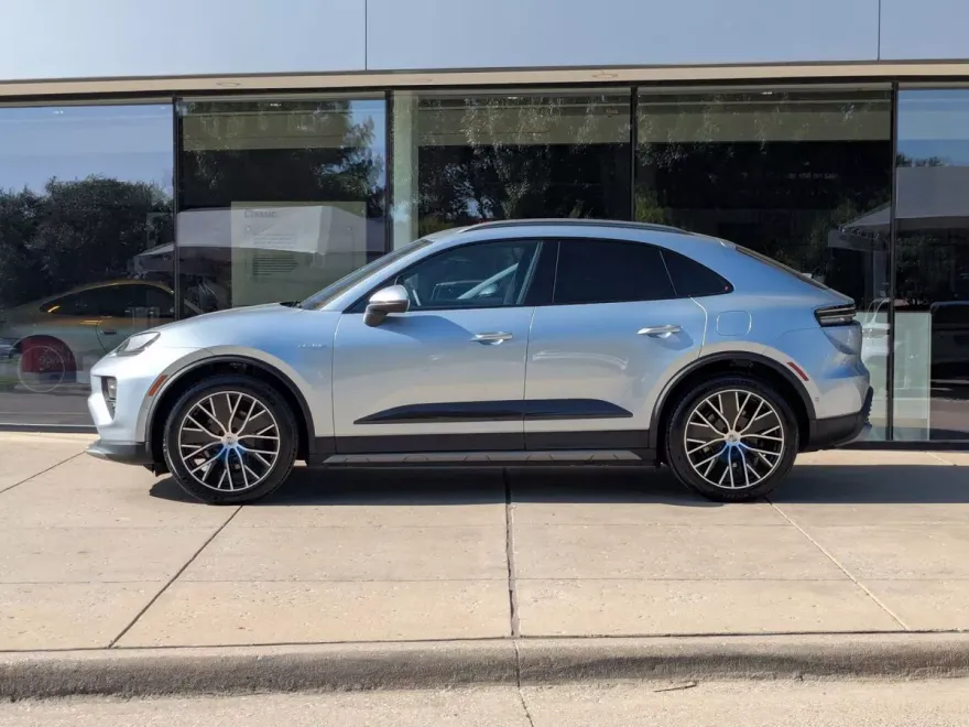 2025 Porsche Macan Electric 4 photo 1