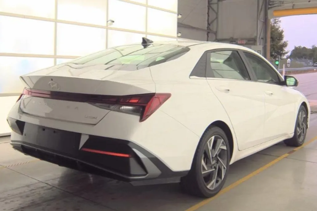 2024 Hyundai Elantra Limited photo 1