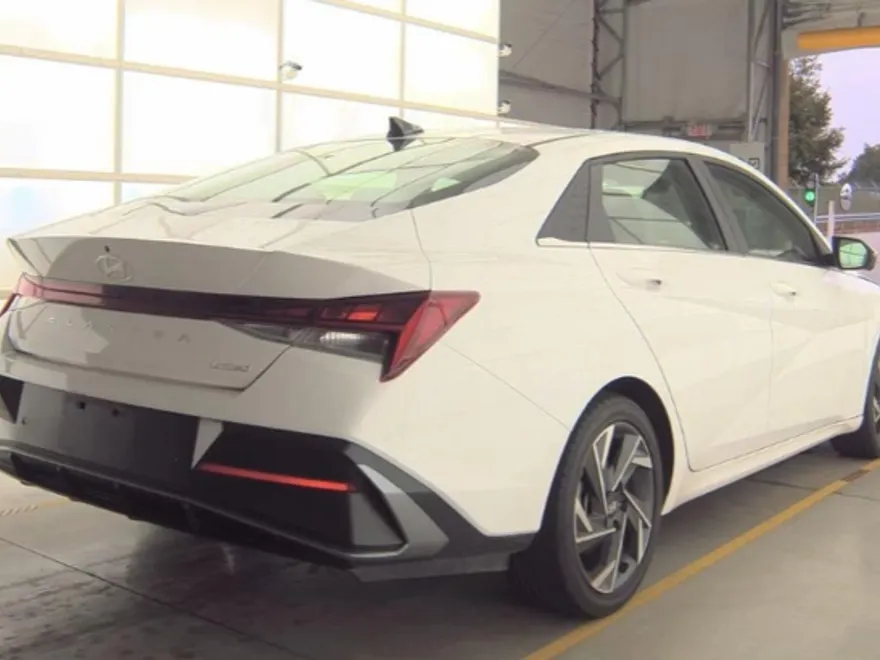 2024 Hyundai Elantra Limited photo 1