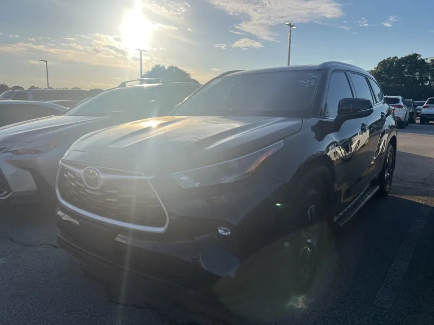 2022 Toyota Highlander XLE photo 1