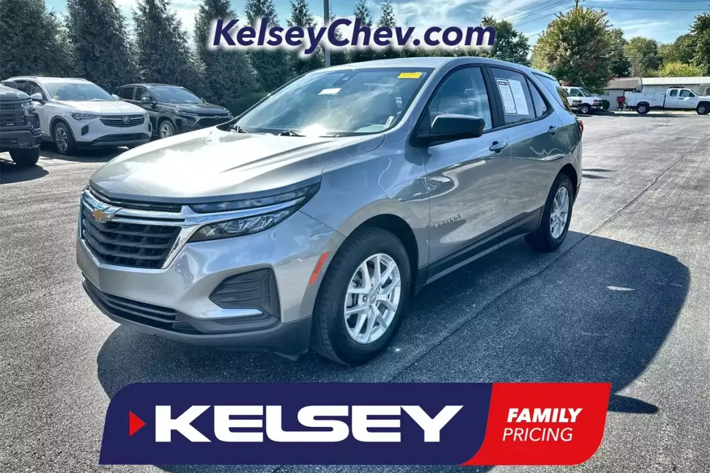 2023 Chevrolet Equinox LS photo 1