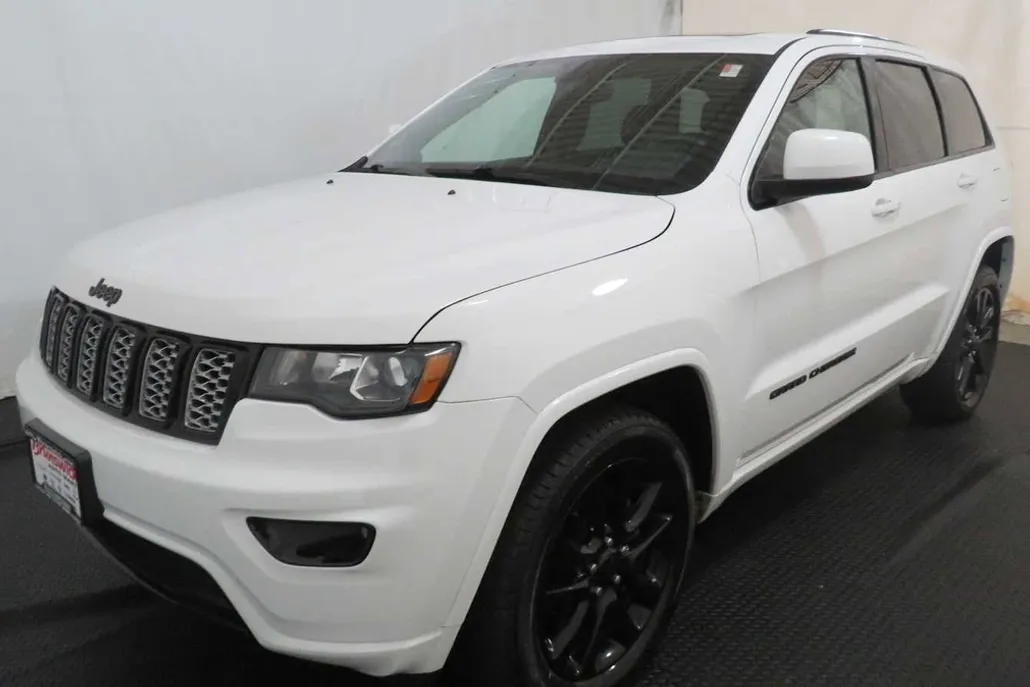 2019 Jeep Grand Cherokee Altitude photo 1