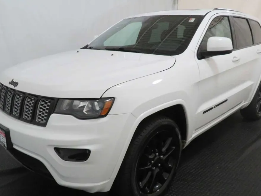 2019 Jeep Grand Cherokee Altitude photo 1
