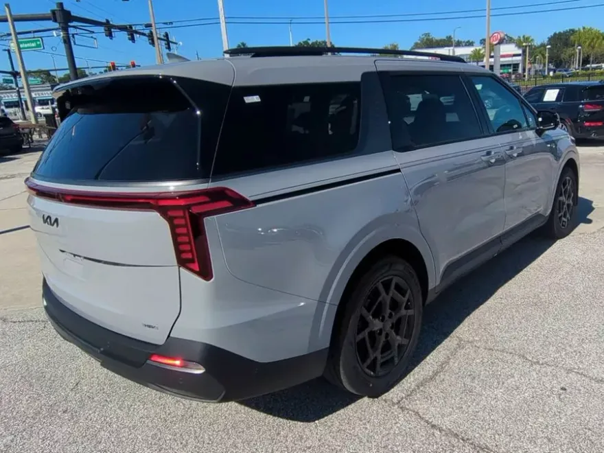 2026 Kia Carnival SX Prestige photo 1