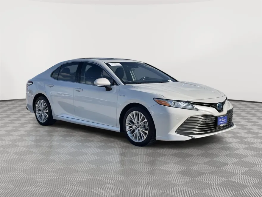 2018 Toyota Camry Hybrid XLE photo 1