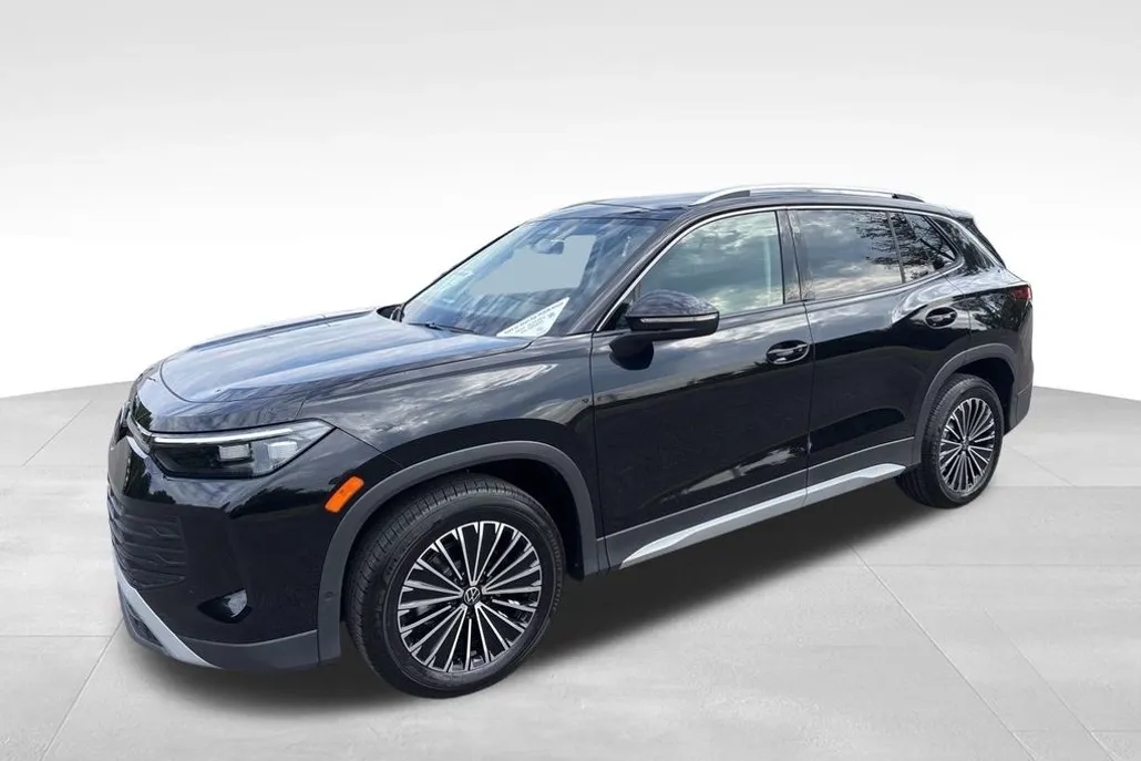 2025 Volkswagen Tiguan S photo 1