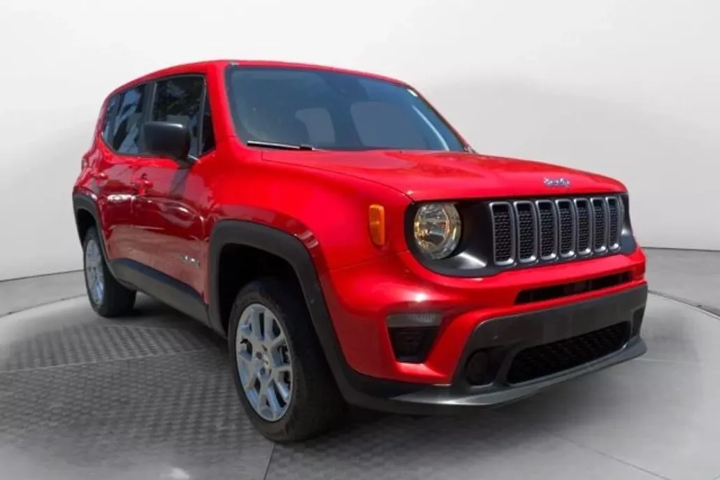 2023 Jeep Renegade Latitude Sport photo 1