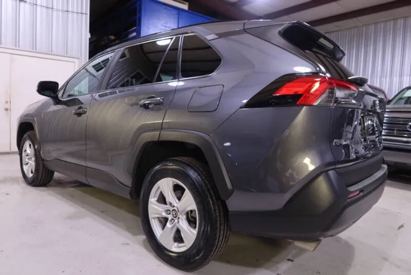 2021 Toyota RAV4 XLE photo 1