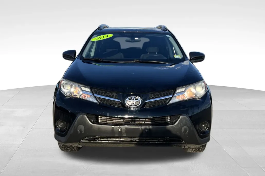 2014 Toyota RAV4 LE photo 1
