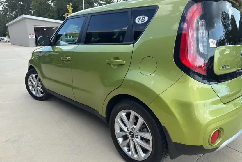 2017 Kia Soul Plus photo 1