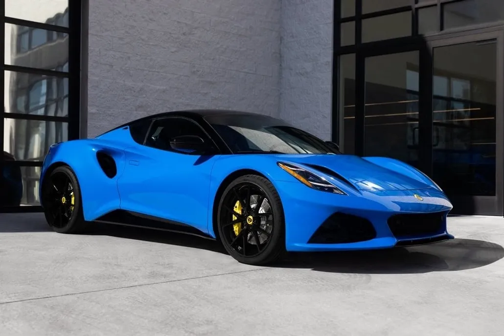 2025 Lotus Emira photo 1