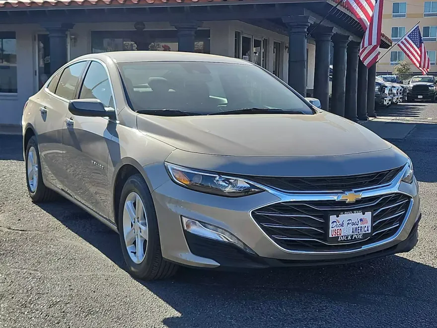 2024 Chevrolet Malibu 1LT photo 1
