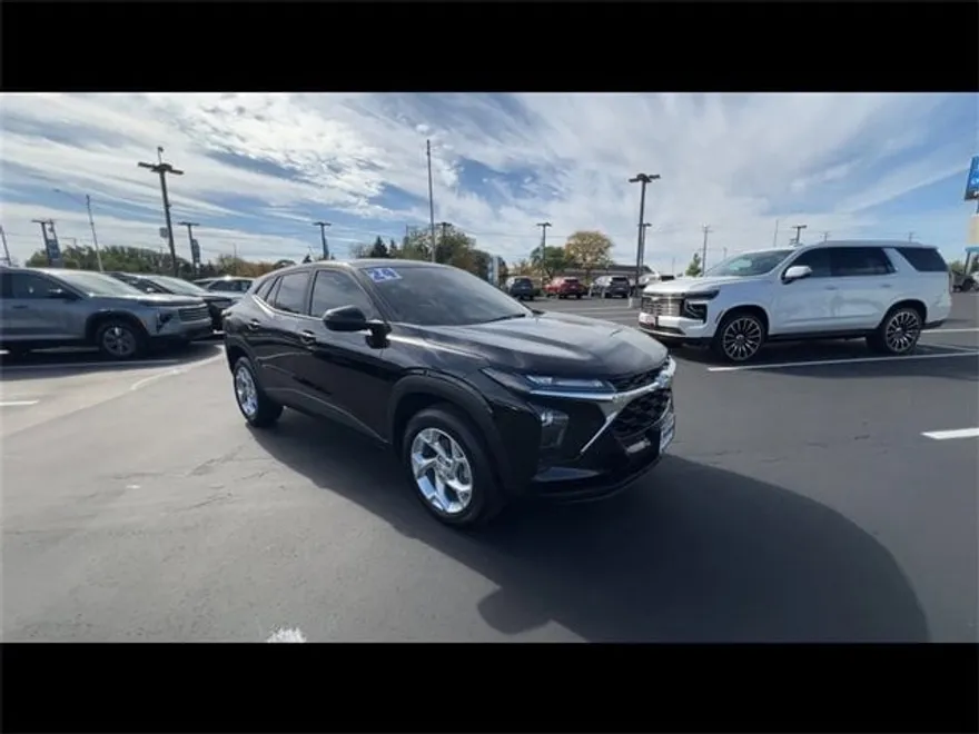 2024 Chevrolet Trax LS photo 1