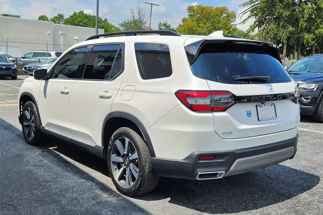 2023 Honda Pilot Elite photo 1