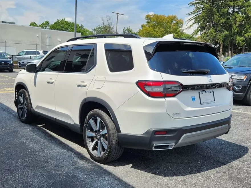 2023 Honda Pilot Elite photo 1
