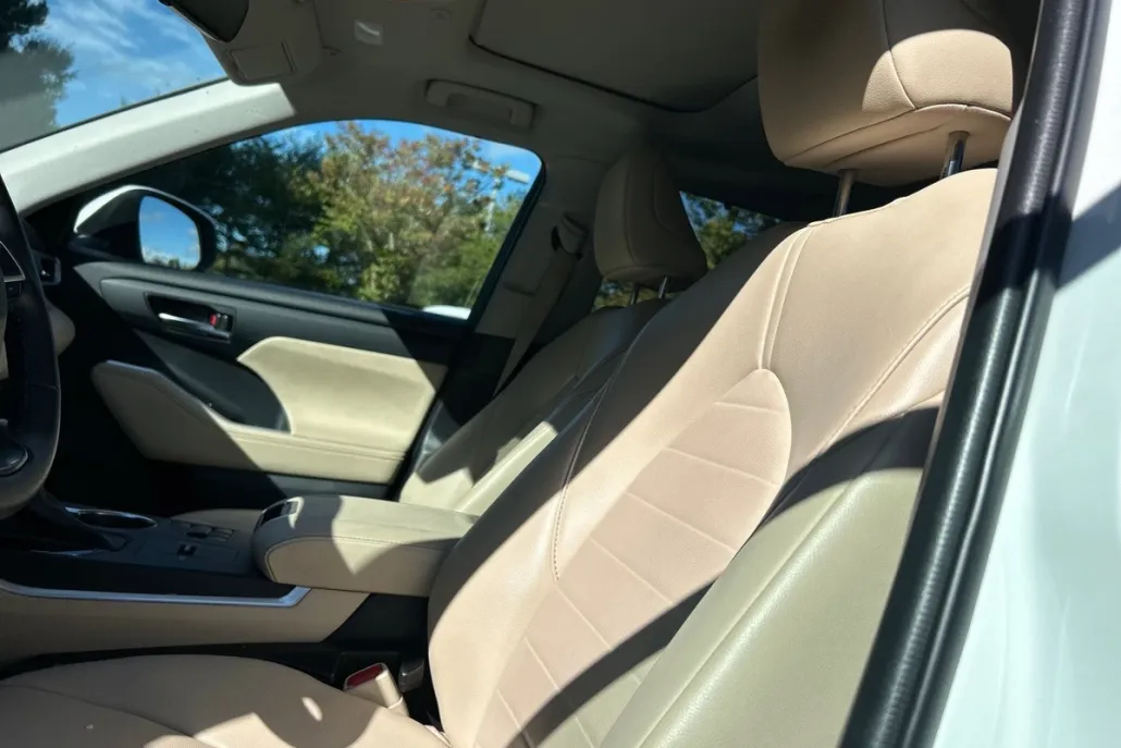 2023 Toyota Highlander XLE photo 1