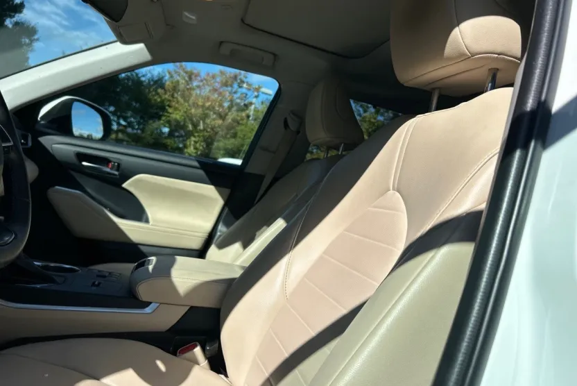 2023 Toyota Highlander XLE photo 1