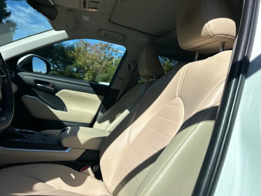 2023 Toyota Highlander XLE photo 1