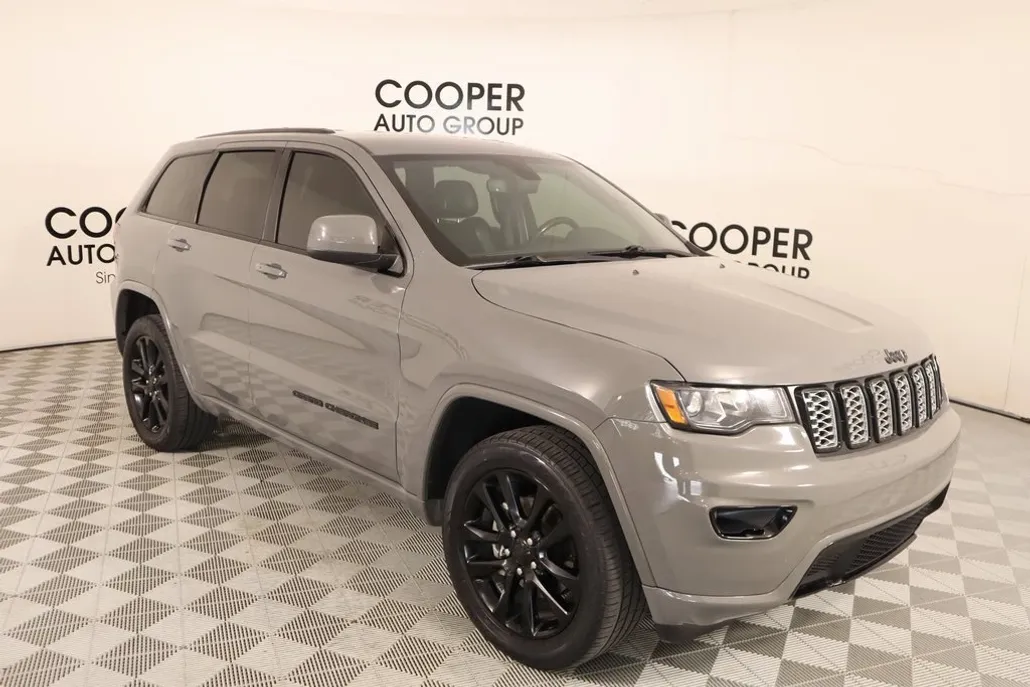 2020 Jeep Grand Cherokee Altitude photo 1