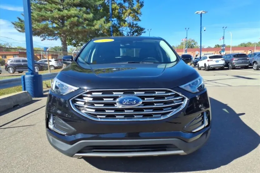 2022 Ford Edge SEL photo 1