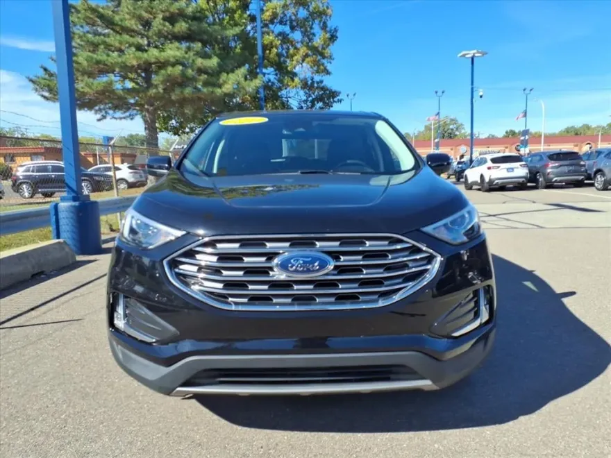 2022 Ford Edge SEL photo 1